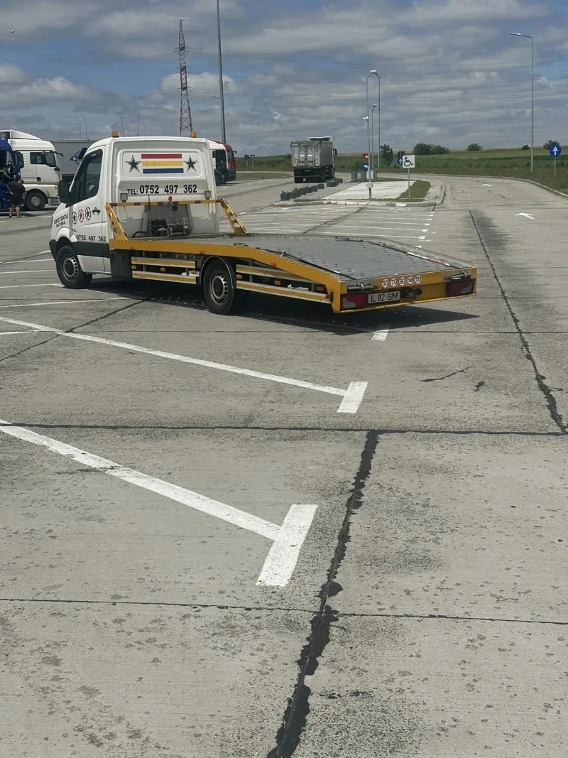 Tractare autoturism implicat în accident rutier